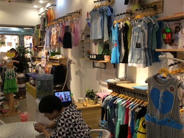 TONGCUIWU时尚童装店铺展示