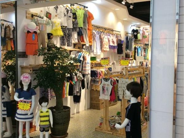 TONGCUIWU时尚童装店铺展示