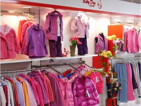 贝贝狗时尚童装店铺展示
