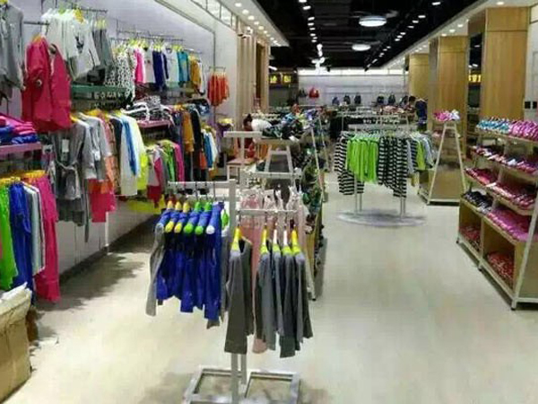 米奇米妮婴童装店铺展示
