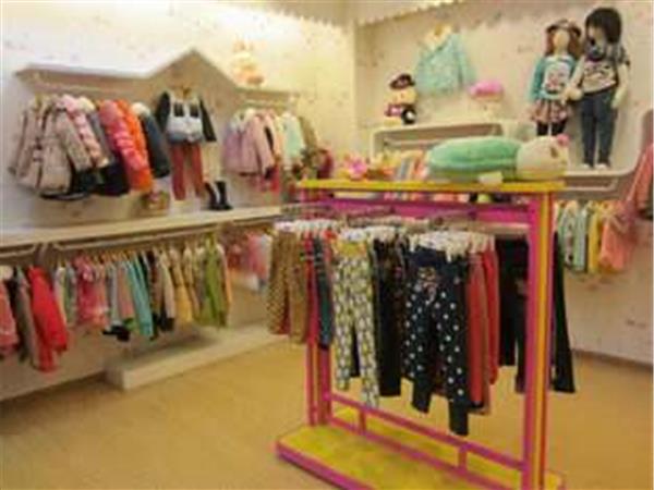 辛巴布婴童装店铺展示