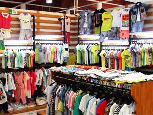 南瓜娃娃时尚童装店铺展示