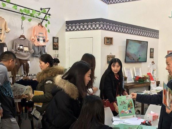 吉乐蝈时尚童装店铺展示