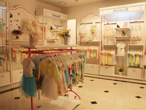 塔哒儿时尚童装店铺展示