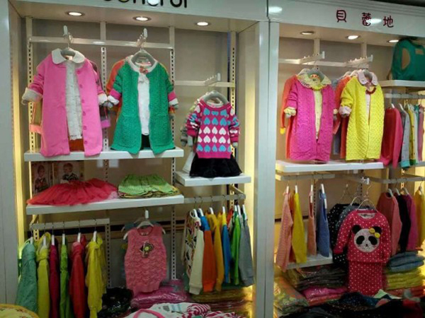 贝蕾地时尚童装店铺展示