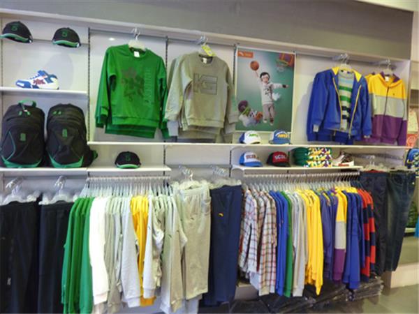 安踏时尚童装店铺展示