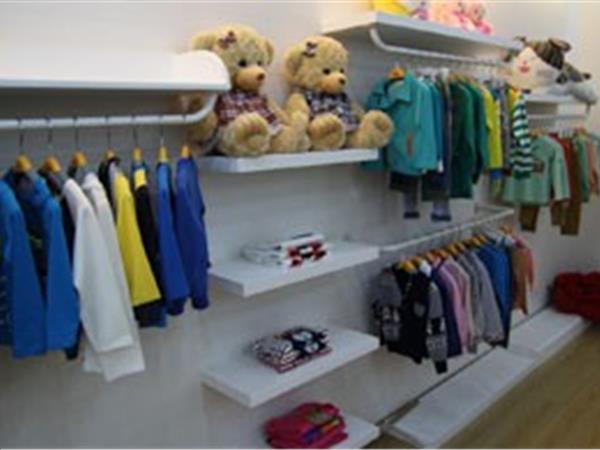 乐歪歪时尚童装店铺展示