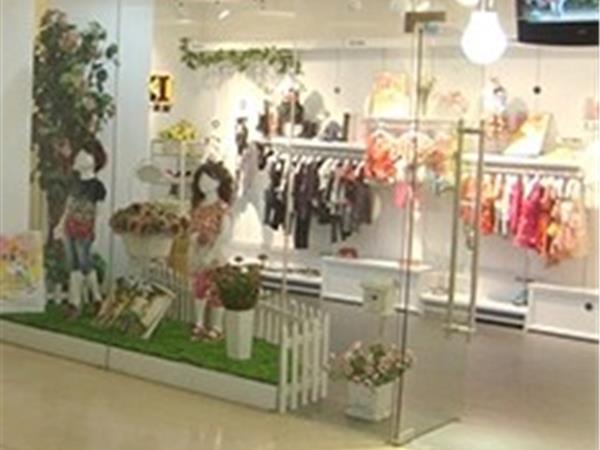 迪尼巴拉青少年装店铺展示