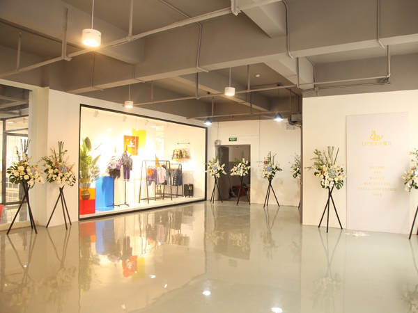 林馨儿时尚童装店铺展示