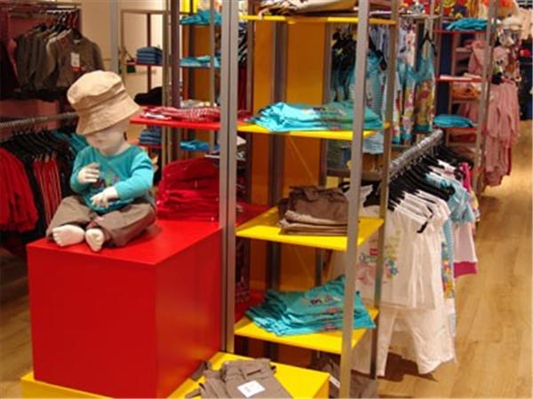 小可米露时尚童装店铺展示