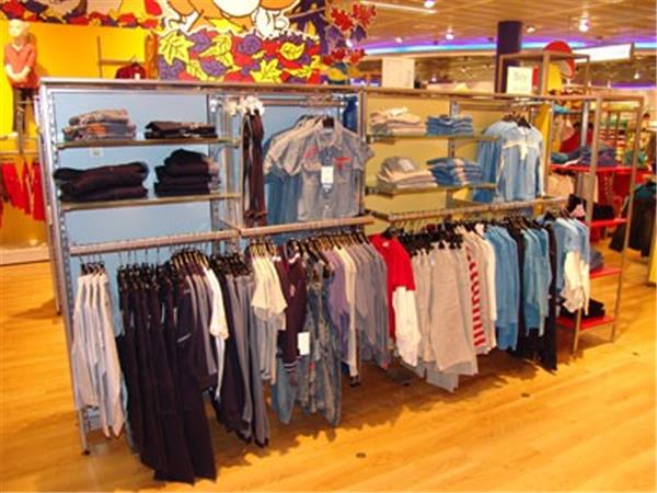 小可米露时尚童装店铺展示