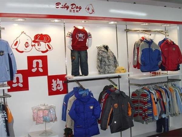 贝贝狗时尚童装店铺展示