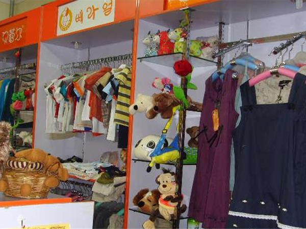 贝蕾尔时尚童装店铺展示