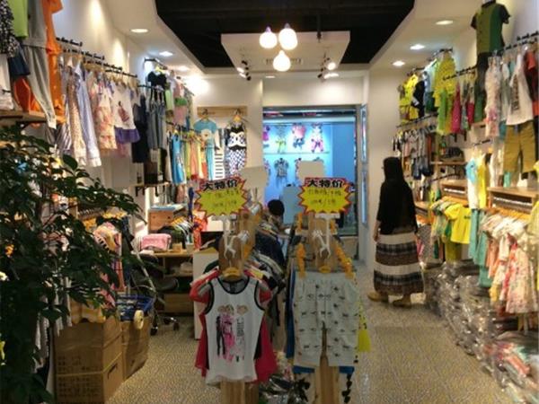 TONGCUIWU时尚童装店铺展示