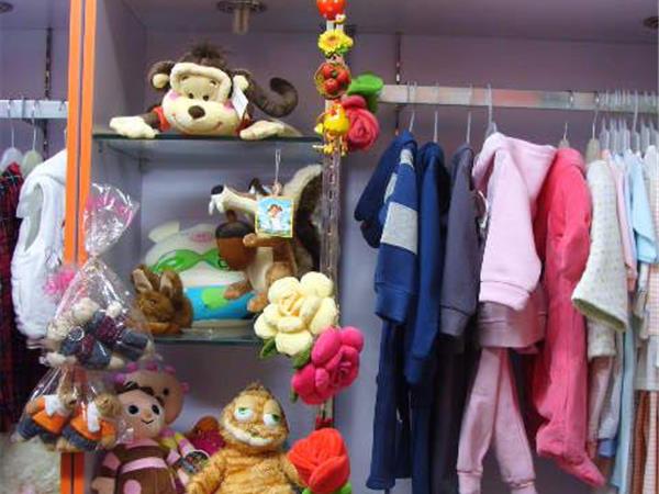 贝蕾尔时尚童装店铺展示