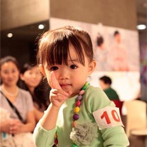 大额批发 2013夏装 翻领 彩色大圆点雪纺衫无袖衬衫/A字裙衣 大额批发 2013夏装 翻领 彩色大圆点雪纺衫无袖衬衫/A字裙衣