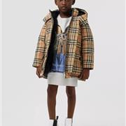 Burberry 博柏利半年销售突破10亿英镑