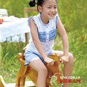 关爱儿童健康成长――小木马童装