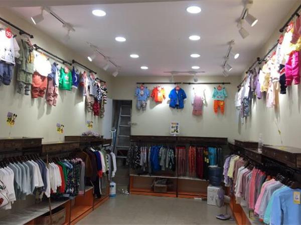 小衣部落青少年装店铺展示