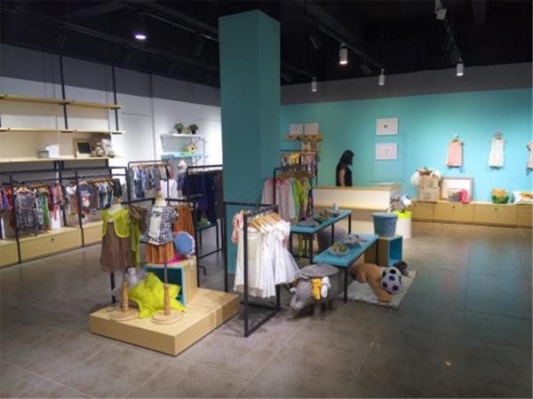 丛林的鱼时尚童装店铺展示