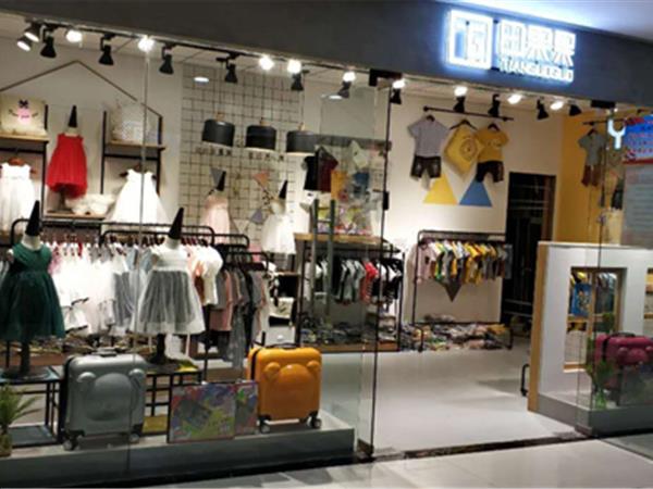 铅笔俱乐部青少年装店铺展示