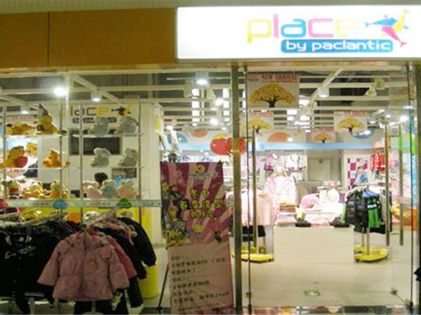蓓酷时尚童装店铺展示