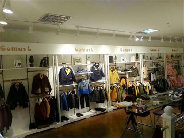 哥曼诗婴童装店铺展示