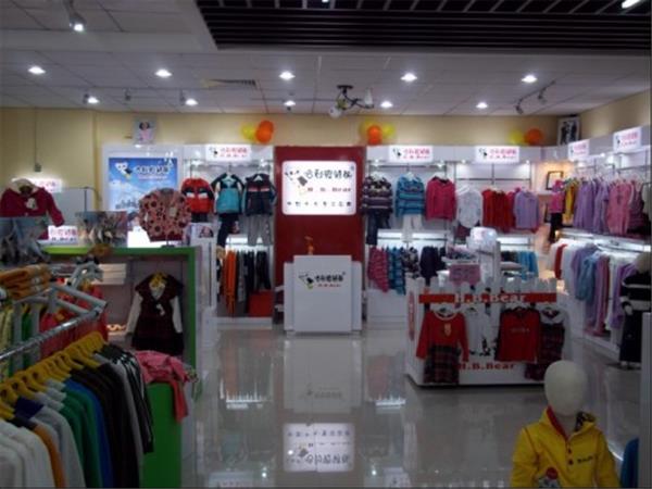 哈利玻特熊时尚童装店铺展示