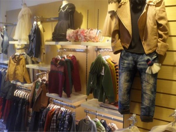 EM7时尚童装店铺展示
