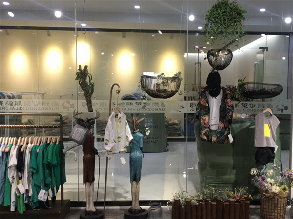 爱蕾尔青少年装店铺展示