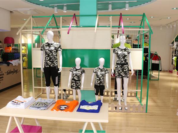 甜蜜风亲子装店铺展示