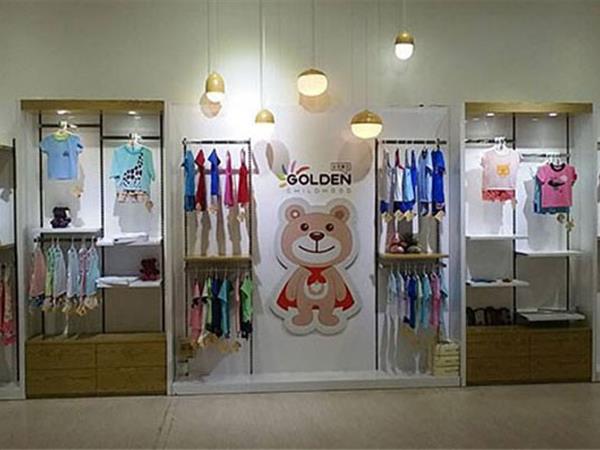金色童年时尚童装店铺展示