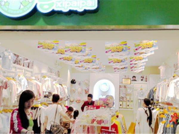 喜拍拍青少年装店铺展示