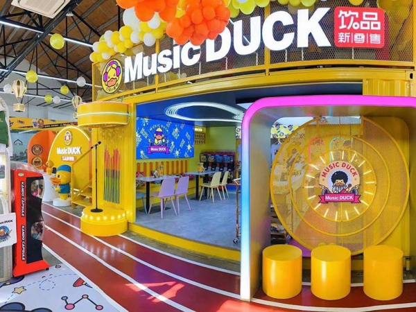 哈罗小黄鸭青少年装店铺展示