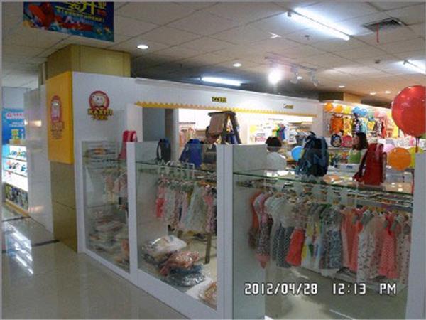 卡西思婴童装店铺展示