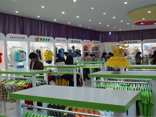 东方快车时尚童装店铺展示