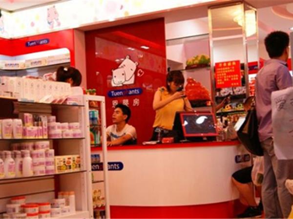 恩婴房婴童装店铺展示