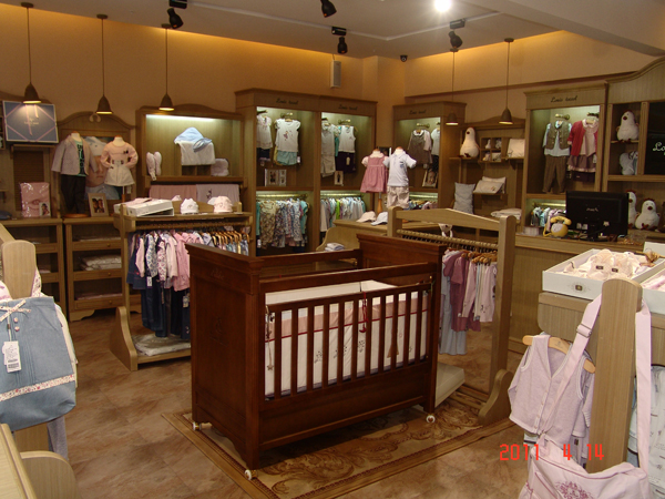 路易·迪高婴童装店铺展示