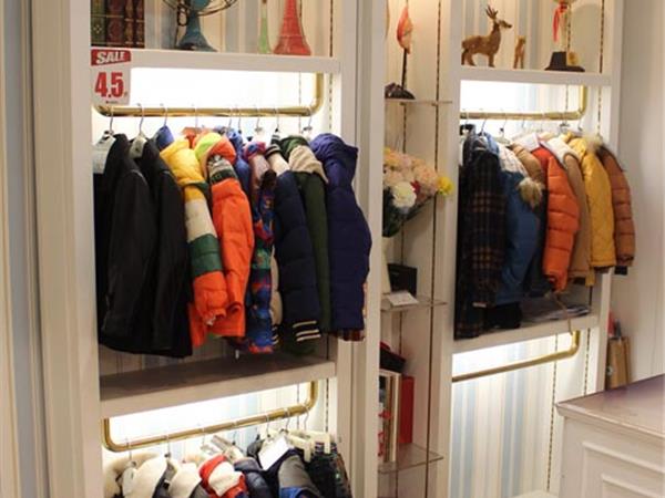 小虎帕蒂青少年装店铺展示