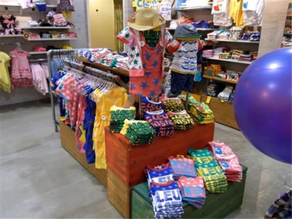 祺村普青少年装店铺展示