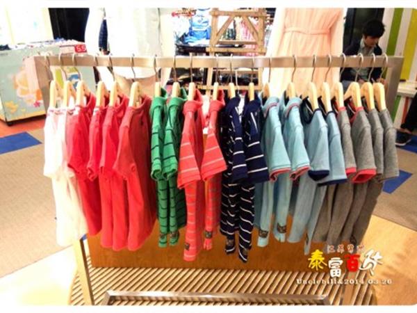 比尔叔叔时尚童装店铺展示