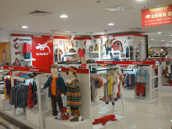 KICCOLY时尚童装店铺展示