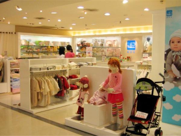 丽婴房婴童装店铺展示