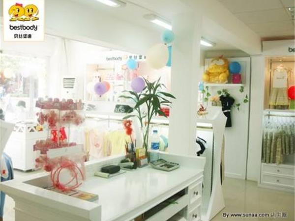 贝丝堡迪时尚童装店铺展示