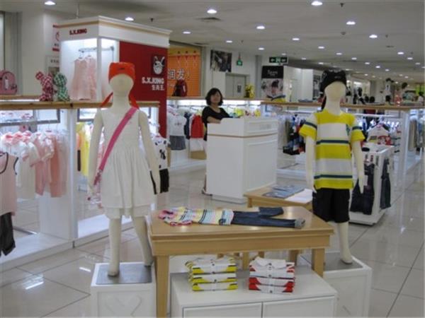 生肖王青少年装店铺展示