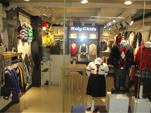 好理吉时尚童装店铺展示