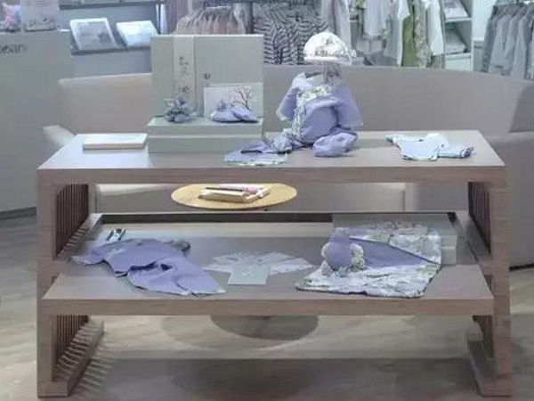 亲豆婴童装店铺展示