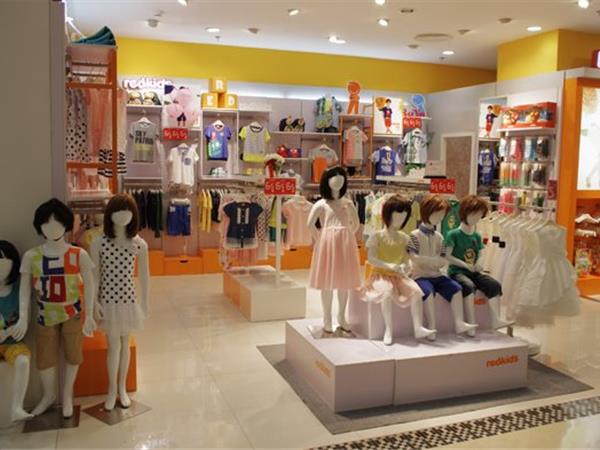 囧小孩青少年装店铺展示