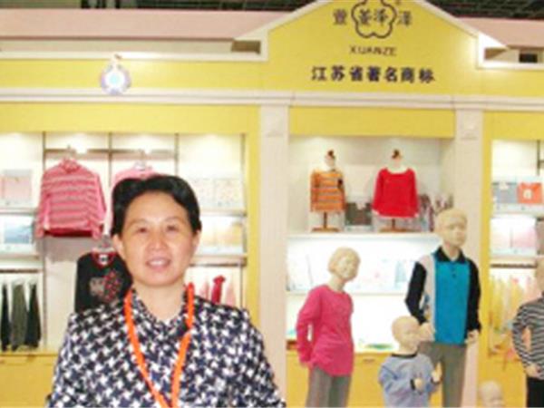 萱泽时尚童装店铺展示