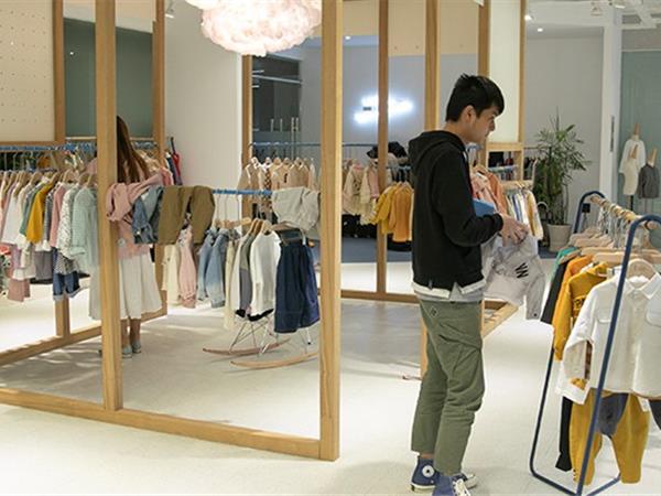洛小米青少年装店铺展示